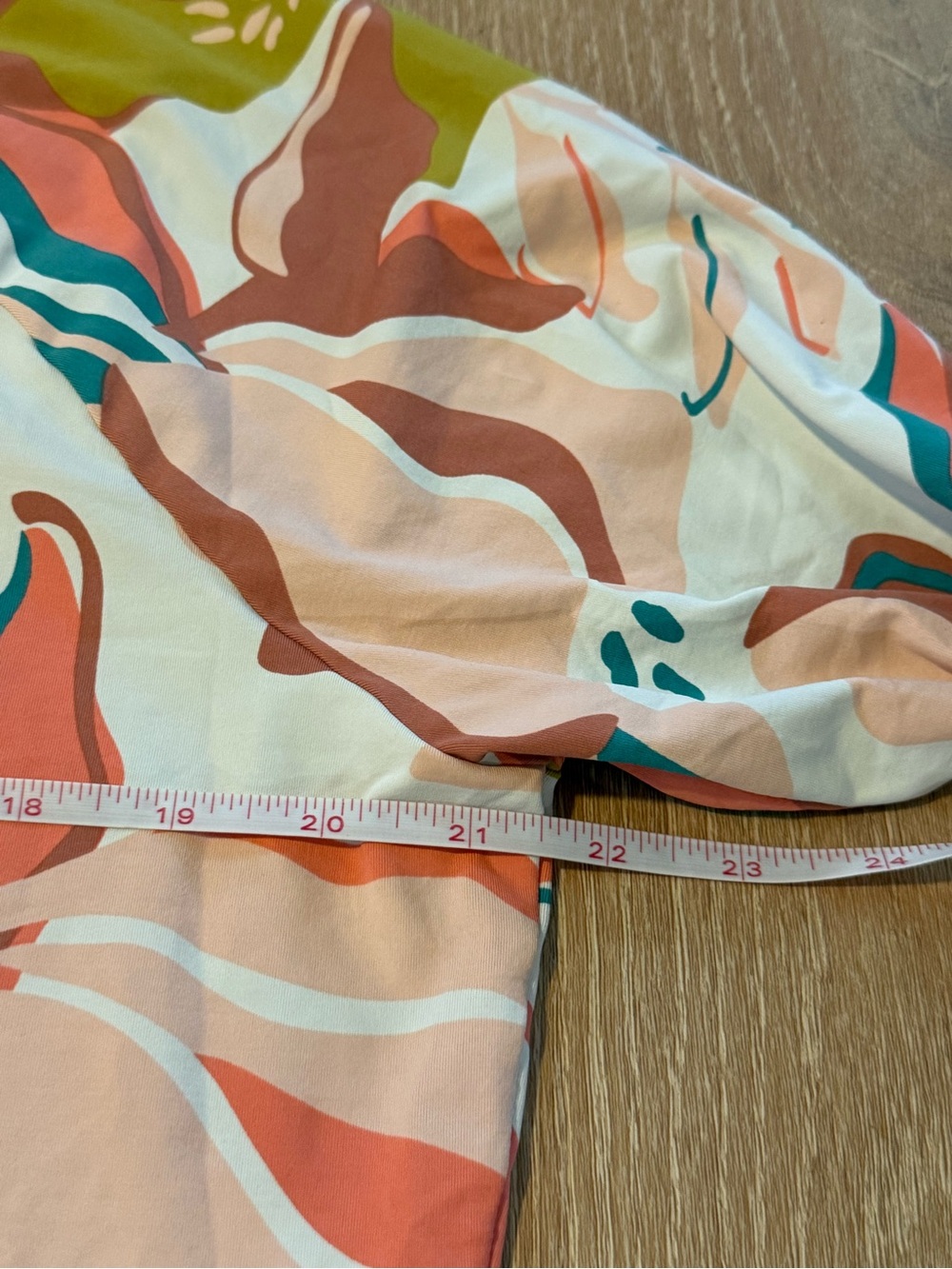 XL Roxy Floral Print UPF 50+ Rashguard - Excellent Condition - Picture 5 of 6